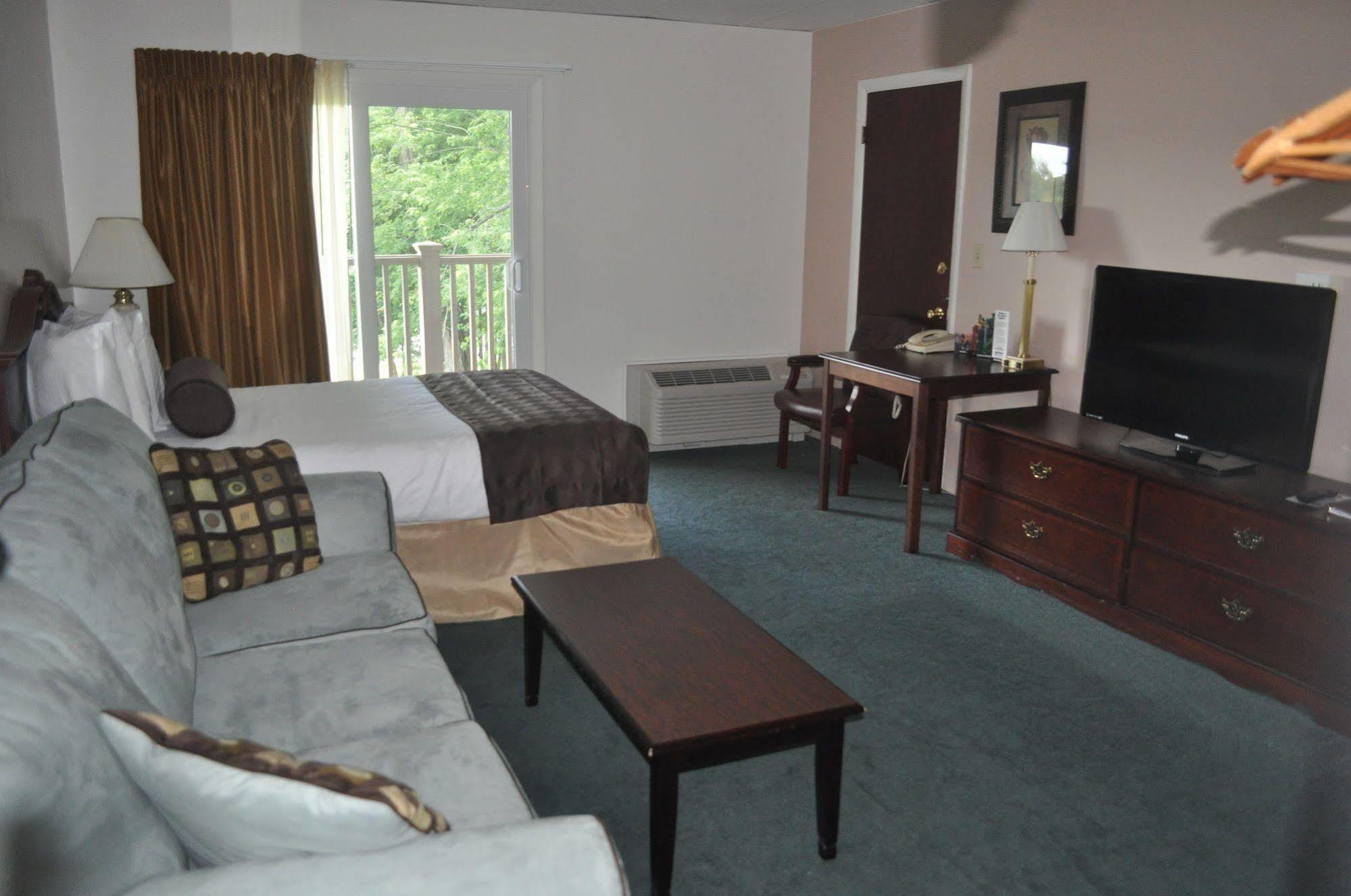 University Inn Academic Suites Orono ภายนอก รูปภาพ